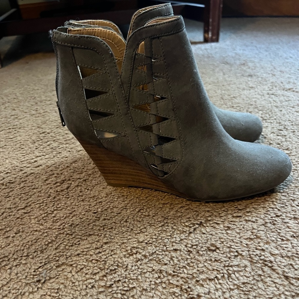 Report- Shoes - Picture 3 of 6